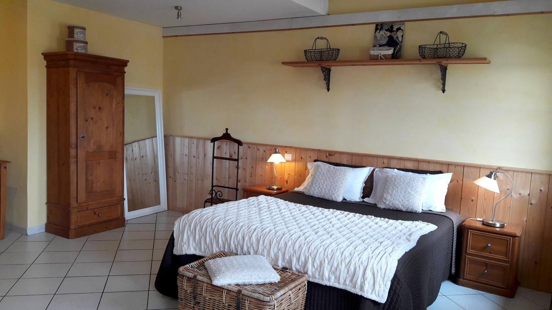 Chambre au mobilier de bois